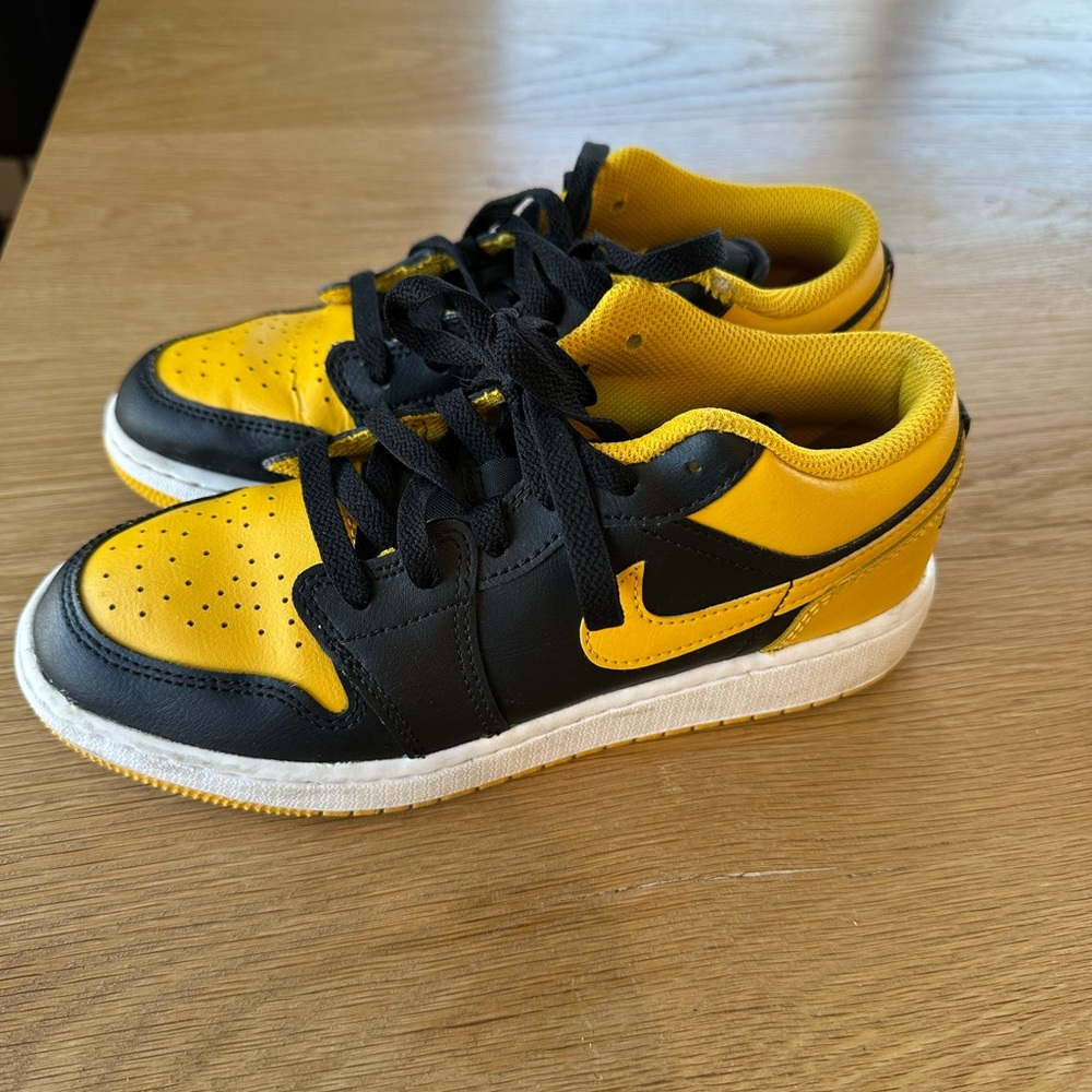 Nike Dunk Black and Yellow Sneakers